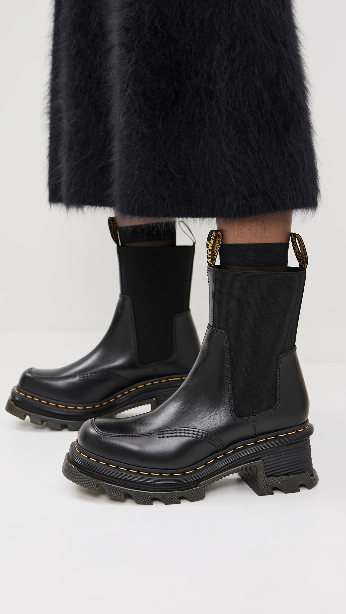 Dr. Martens unisex-adult Corran Chelsea