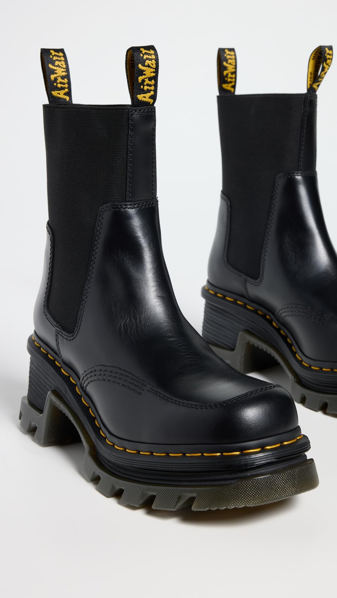 Dr. Martens unisex-adult Corran Chelsea